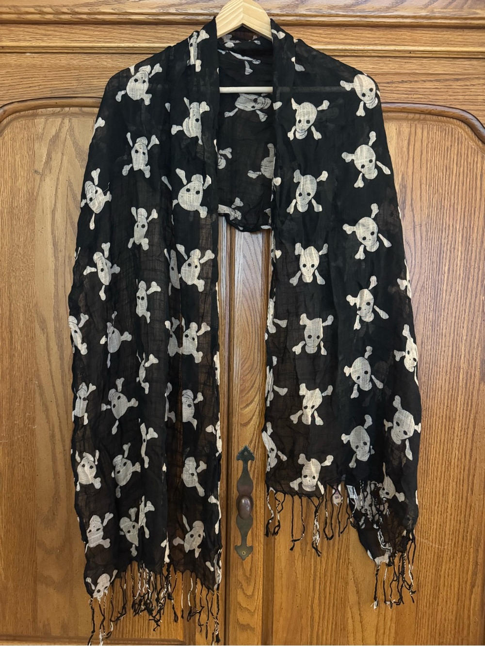 Women’s Black Skull Print Scarf